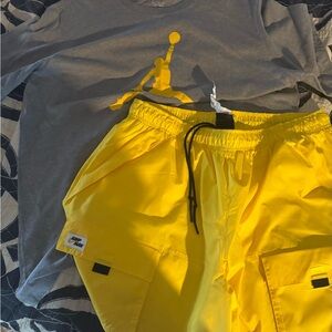Jordan Yellow Cargo Shorts Elastic Waistband Lightweight OBO